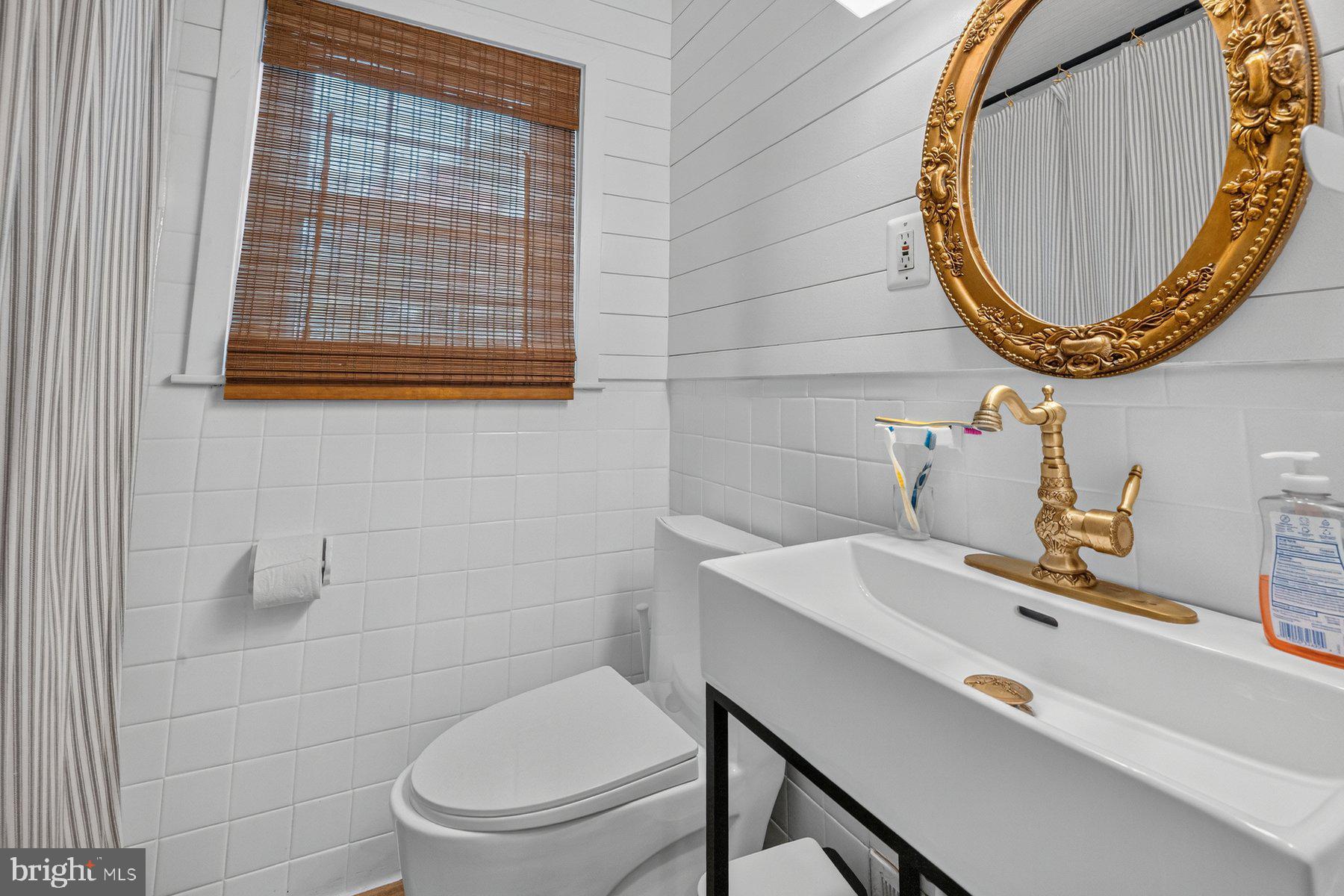 1711 Brisbane Street Silver Spring, MD 20902 - Photo 14 of 40 Main level Full Bathroom