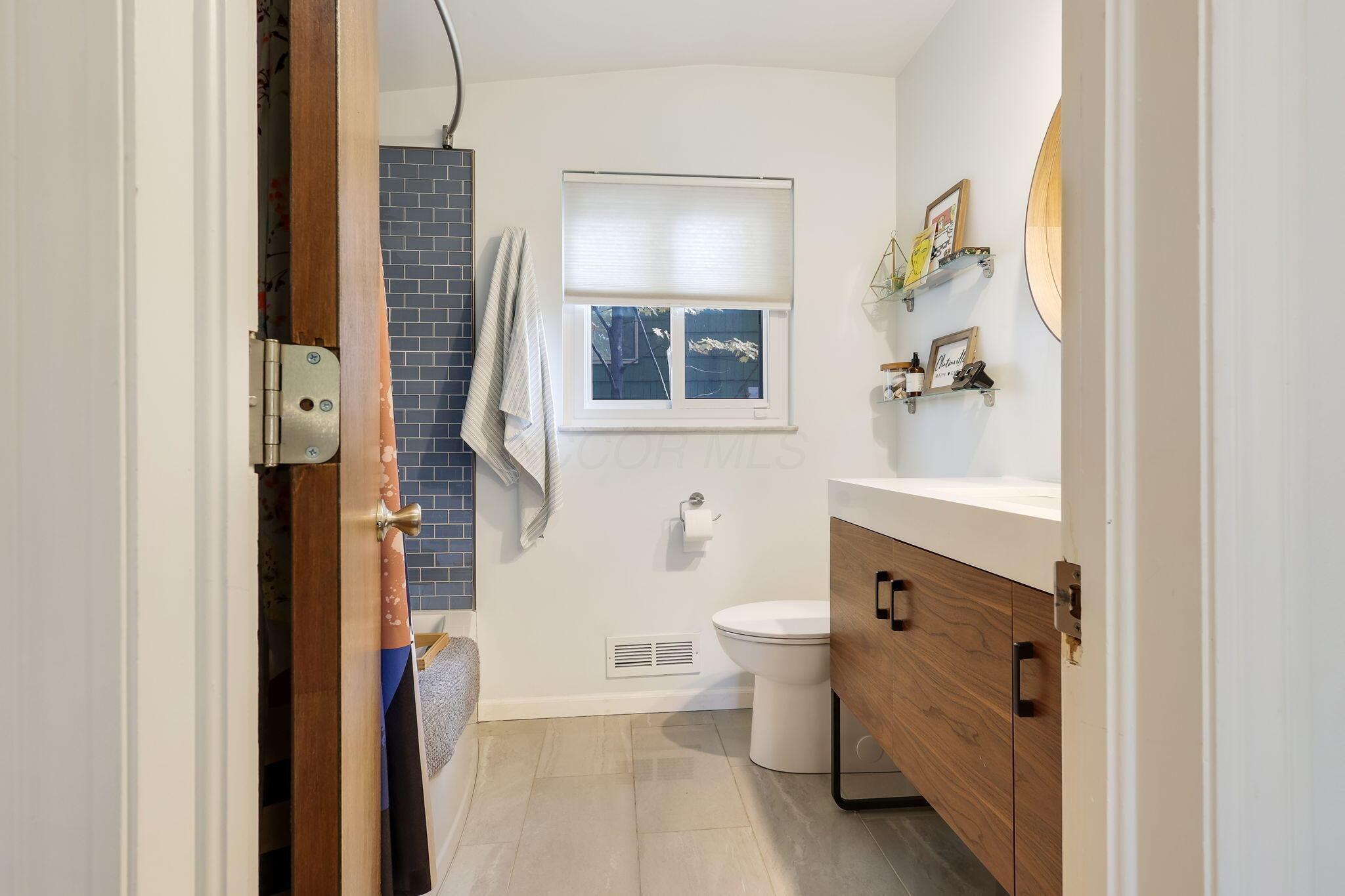 349 East Cooke Road Columbus, OH 43214 - Photo 29 of 78 Main Bathroom