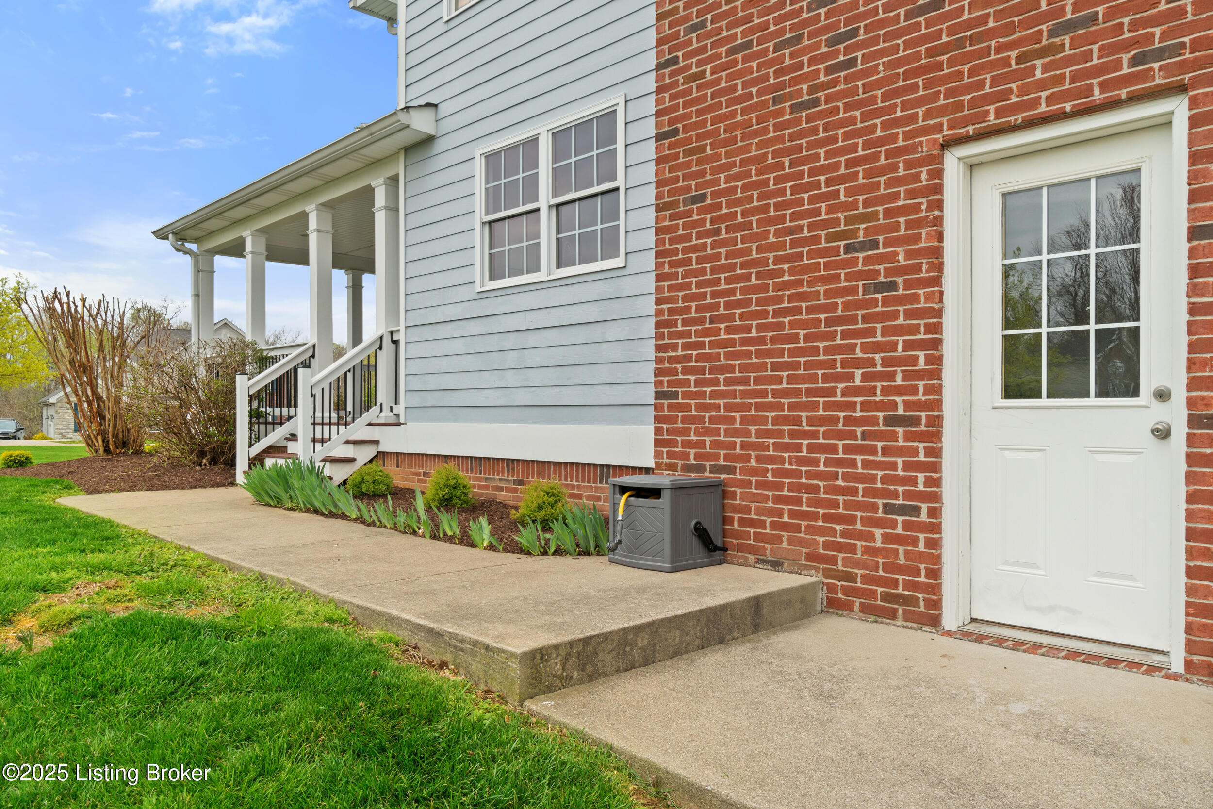 6601 Hypoint Ridge Road Crestwood, KY 40014 - Photo 52 of 65 Garage man door