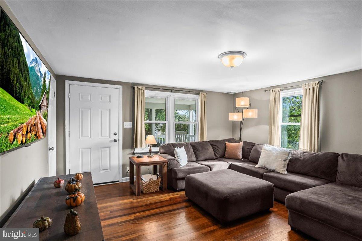 330 Sylvan Retreat Road Columbia, PA 17512 - Photo 6 of 26 Cozy living space with natural light.