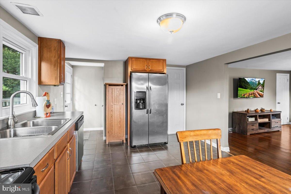 330 Sylvan Retreat Road Columbia, PA 17512 - Photo 10 of 26 Bright and inviting kitchen space.