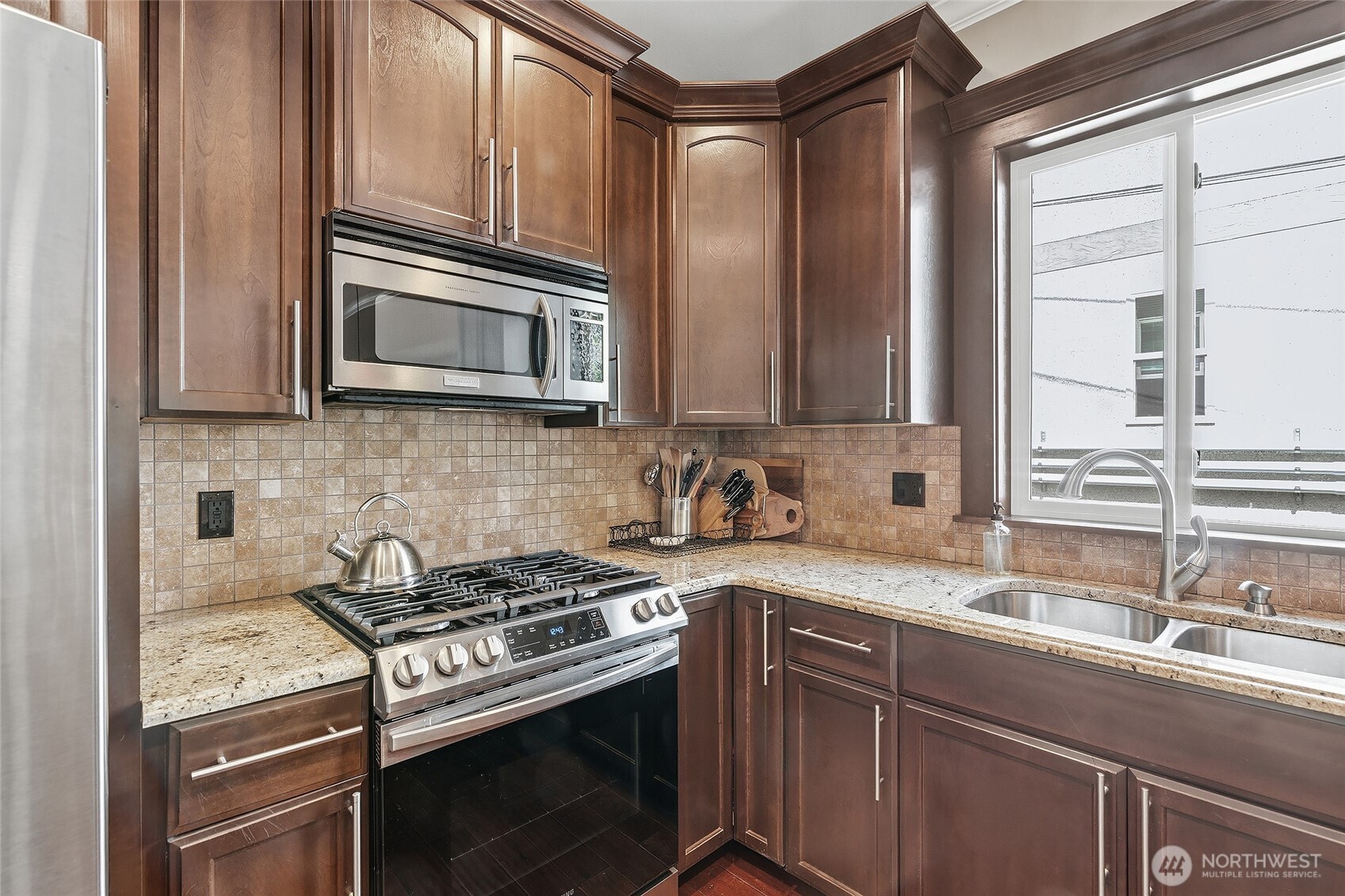 3633 Evanston Avenue North, Unit B Seattle, WA 98103 - Photo 6 of 29