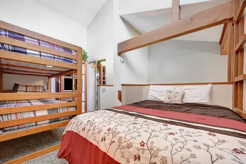 $649,000 | 261 Lakeview Boulevard, Unit 54, Mammoth Lakes, CA 93546