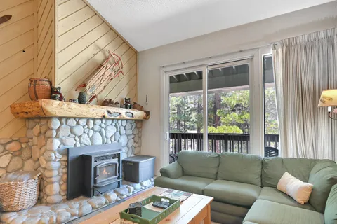 $649,000 | 261 Lakeview Boulevard, Unit 54, Mammoth Lakes, CA 93546