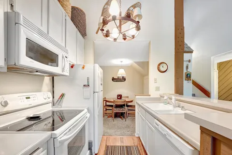 $649,000 | 261 Lakeview Boulevard, Unit 54, Mammoth Lakes, CA 93546