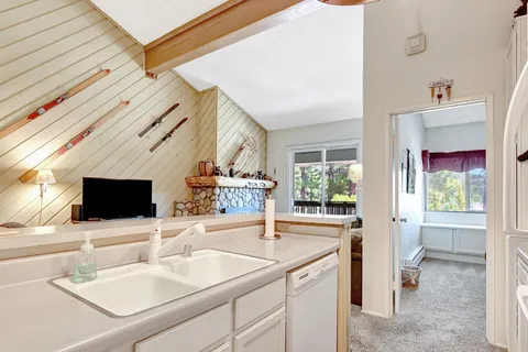 $649,000 | 261 Lakeview Boulevard, Unit 54, Mammoth Lakes, CA 93546