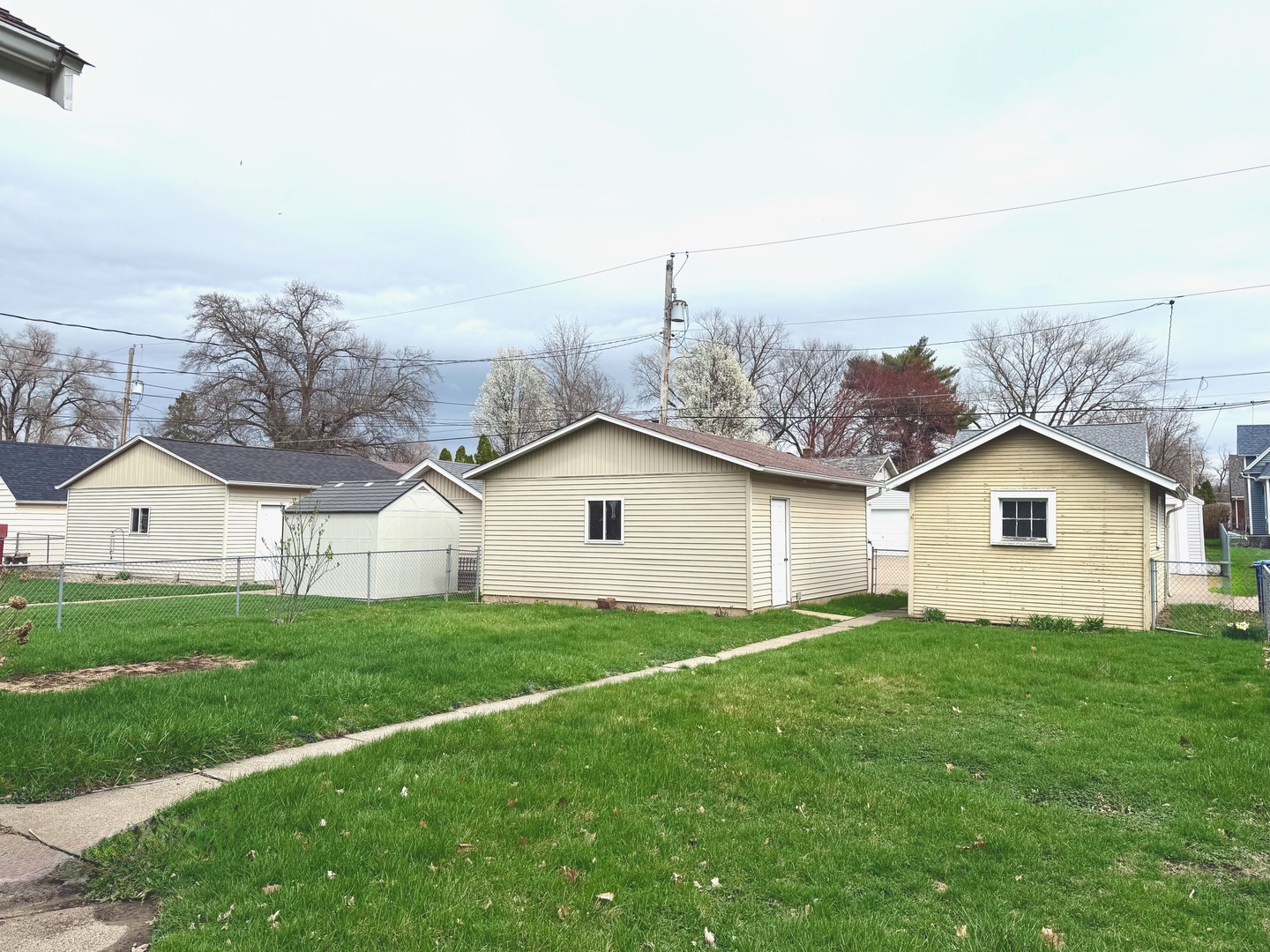 422 45th Street Moline, IL 61265 - Photo 22 of 22 a view of front of house with a yard