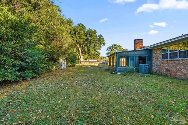 a view of an outdoor space