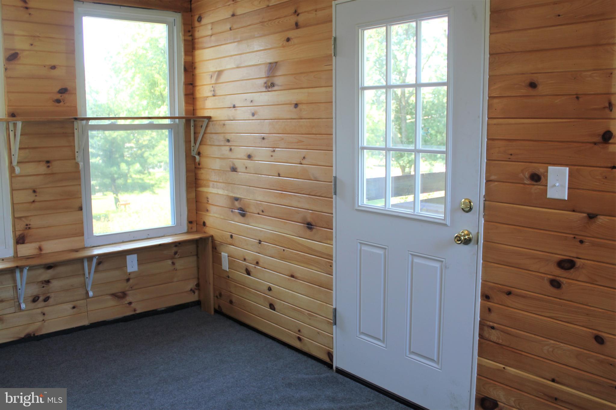 461 Paradise Road Aberdeen, MD 21001 - Photo 12 of 78 Seating & electric