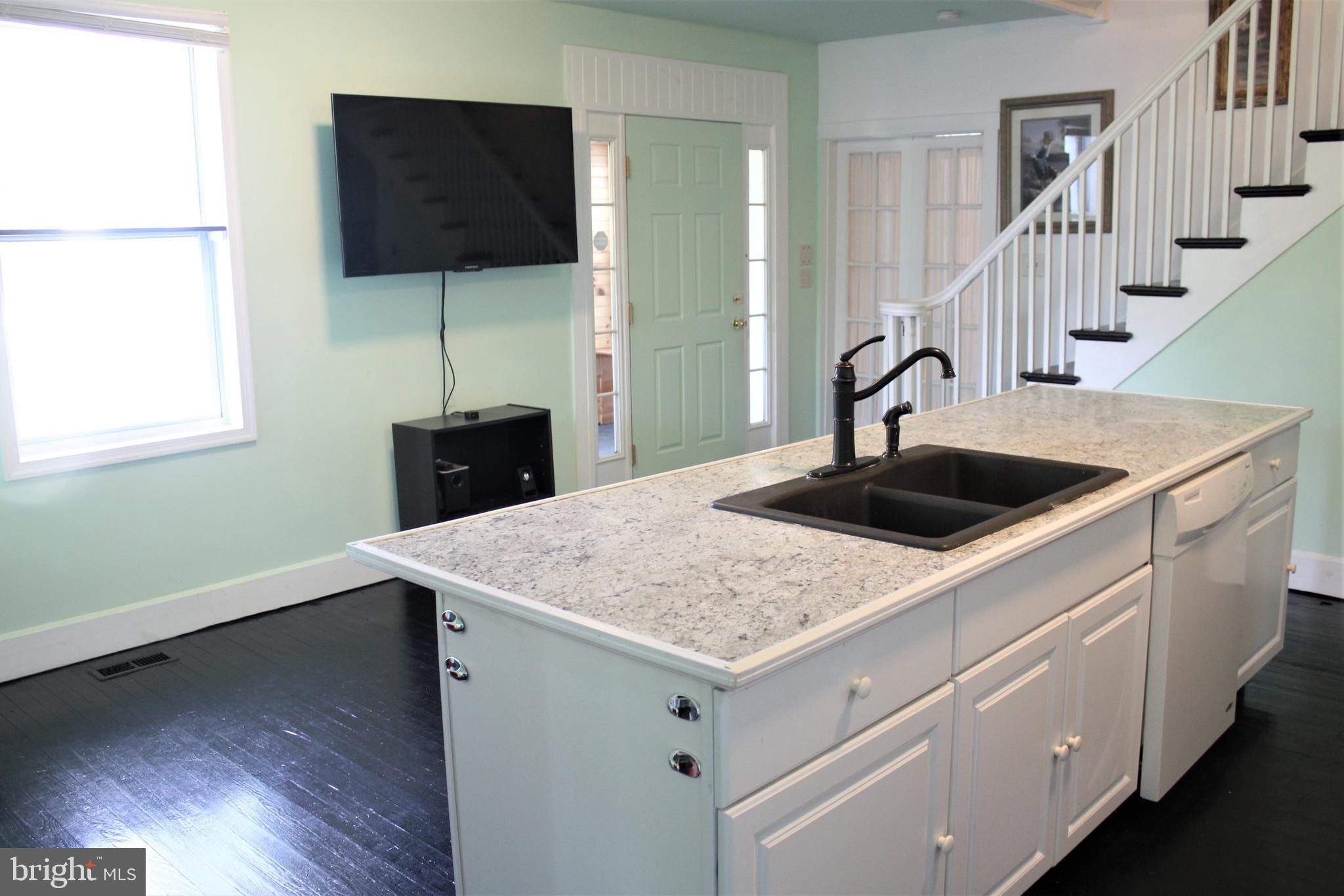 461 Paradise Road Aberdeen, MD 21001 - Photo 14 of 78 Main entry into the kitchen