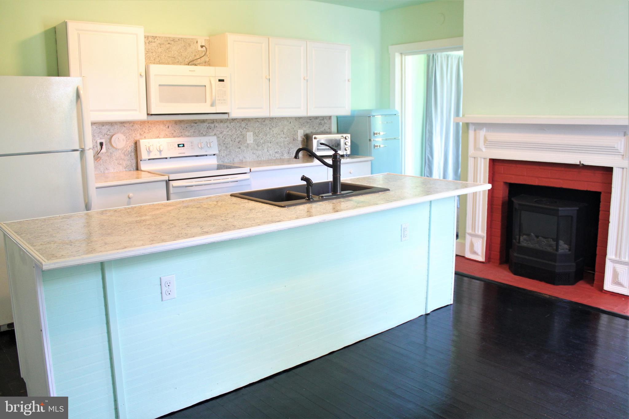 461 Paradise Road Aberdeen, MD 21001 - Photo 17 of 78 Spacious eat-in kitchen - originally a family room