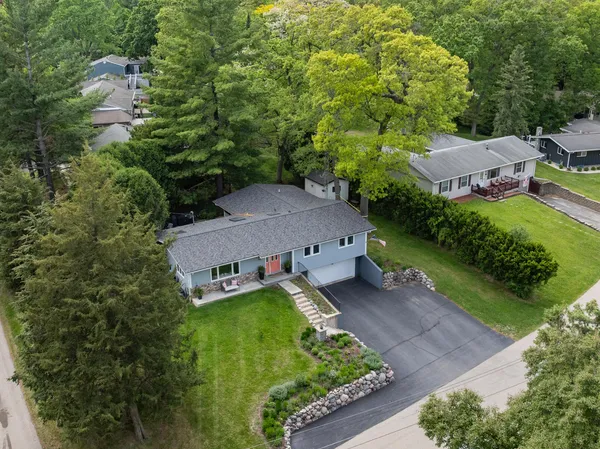 $825,000 | 860 Trails End Drive, Fontana, WI 53125