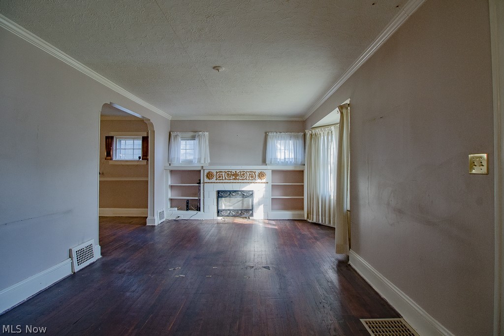 1376 Avondale Road Cleveland, OH 44121 - Photo 15 of 25 Hardwood Floors with built in shelves