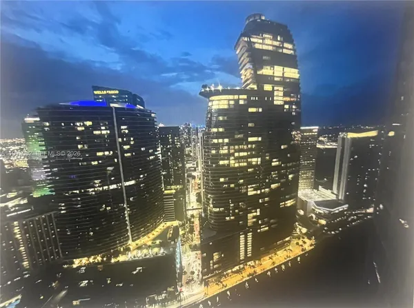 $5,300 | 475 Brickell Avenue, Unit 2915, Miami, FL 33131