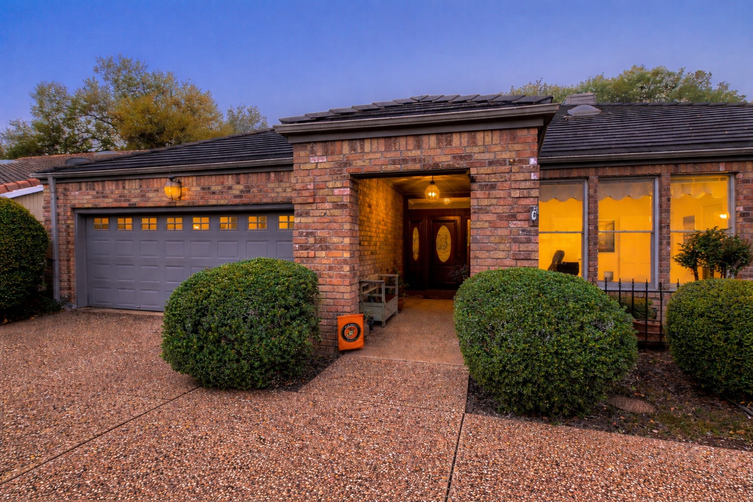 10904 Legends Lane Austin, TX 78747 - Photo 5 of 38 Large 1 story home - all sides brick.