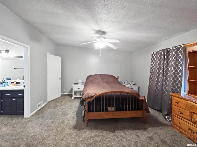 $189,500 | 606 North Maple Street, Mount Sterling, IL 62353