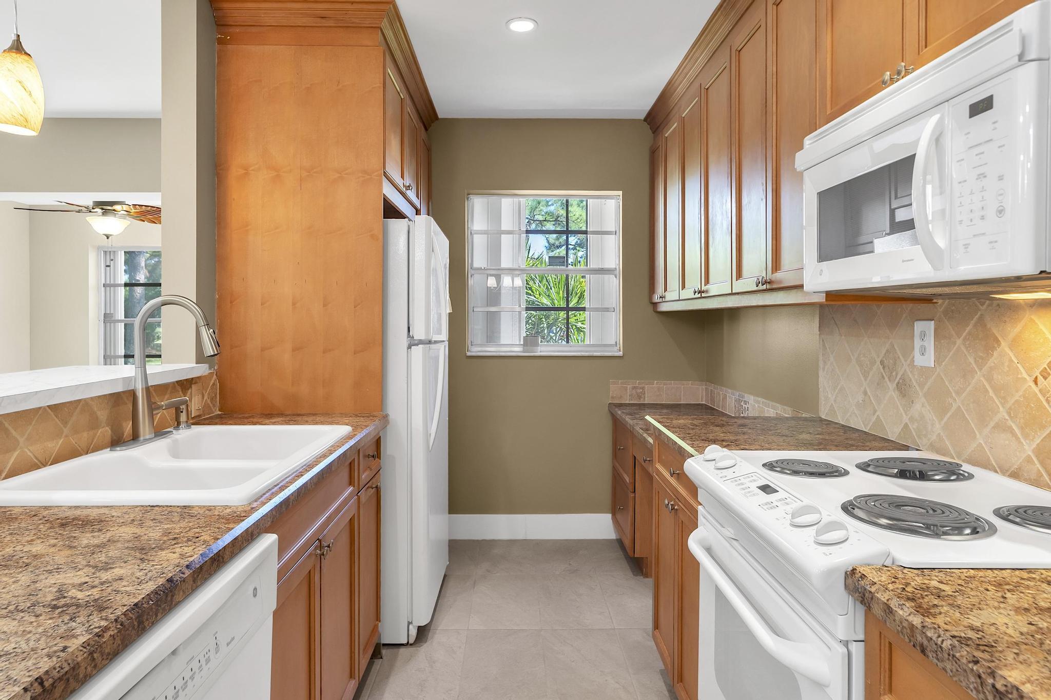 13950 Nesting Way, Unit C Delray Beach, FL 33484 - Photo 13 of 37 13950 - 020