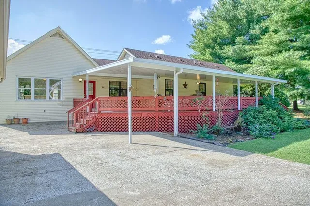 a view of a house with a yard and plants