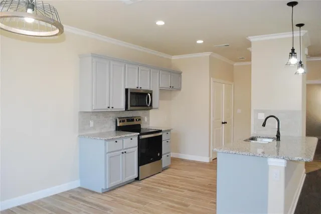 $1,800 | 521 West Sears Street, Denison, TX 75020