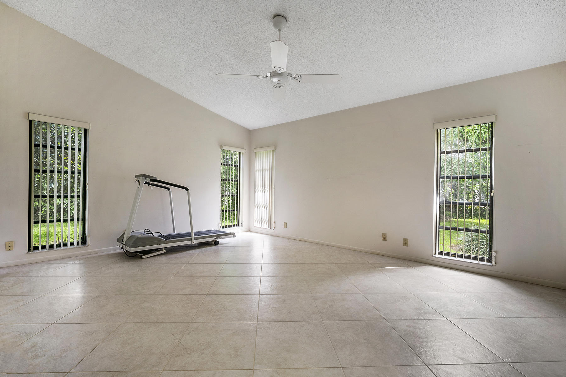 7818 Cloverfield Circle Boca Raton, FL 33433 - Photo 19 of 36 Oversized Master Bedroom
