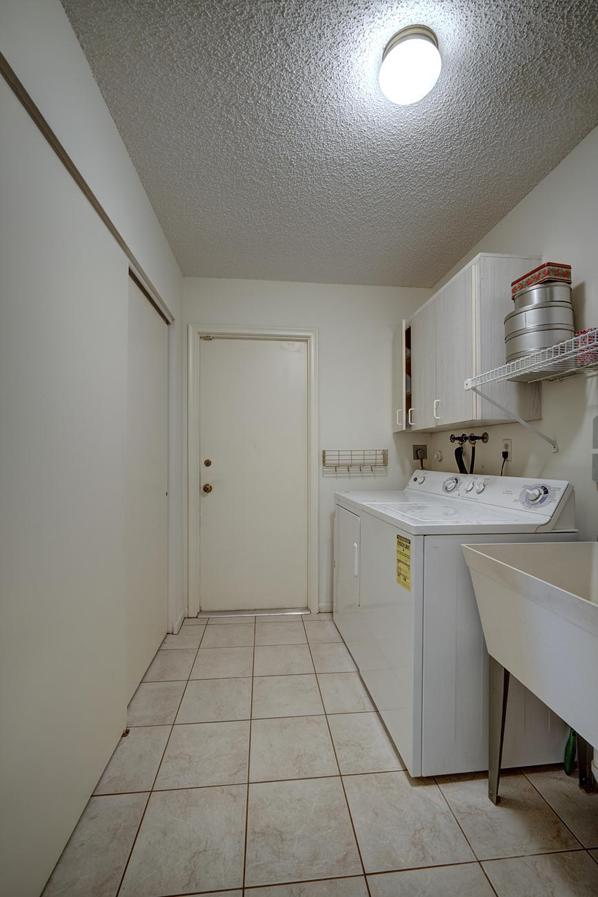 7818 Cloverfield Circle Boca Raton, FL 33433 - Photo 28 of 36 Inside Laundry/Utility Room