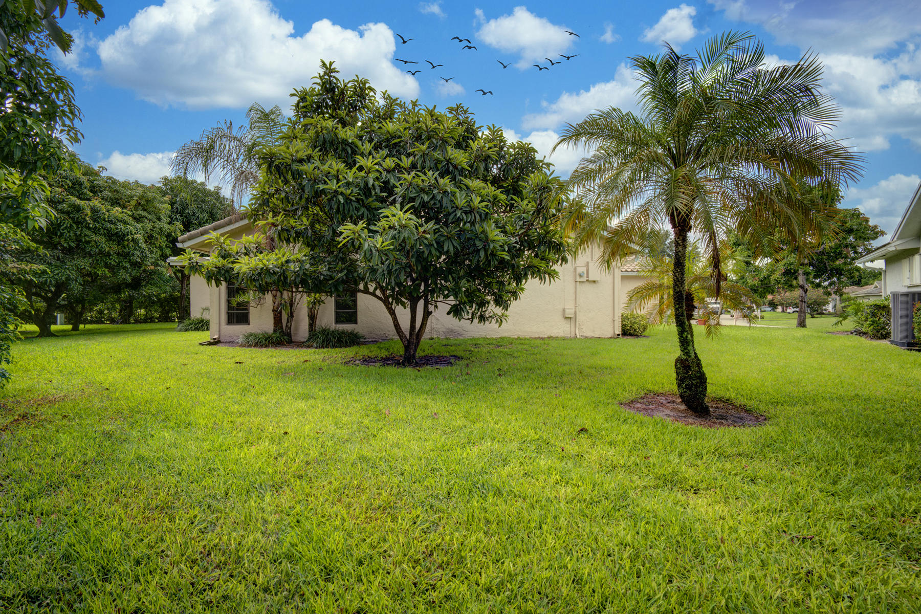 7818 Cloverfield Circle Boca Raton, FL 33433 - Photo 30 of 36 West Side Yard Area