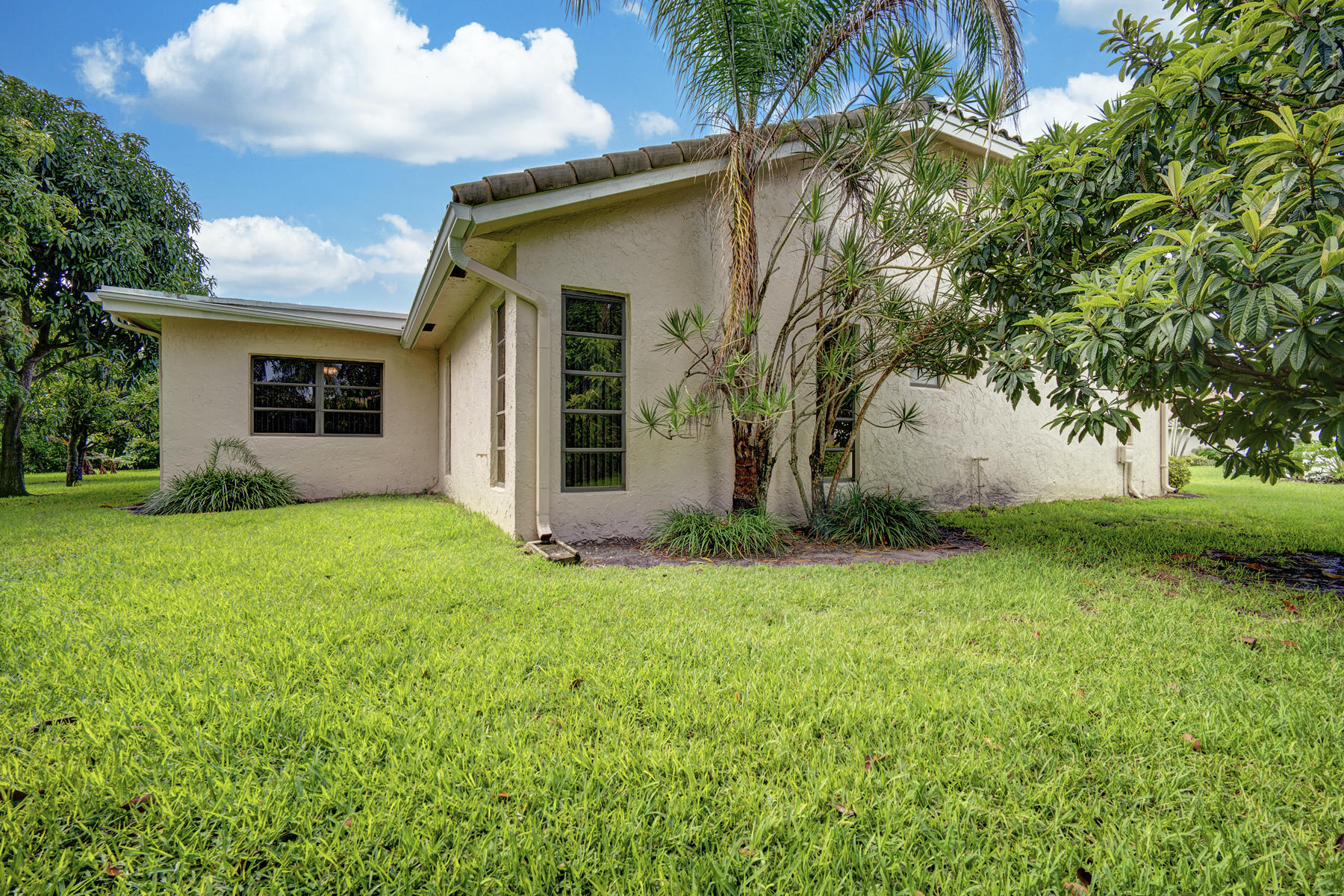 7818 Cloverfield Circle Boca Raton, FL 33433 - Photo 32 of 36 West Side Yard