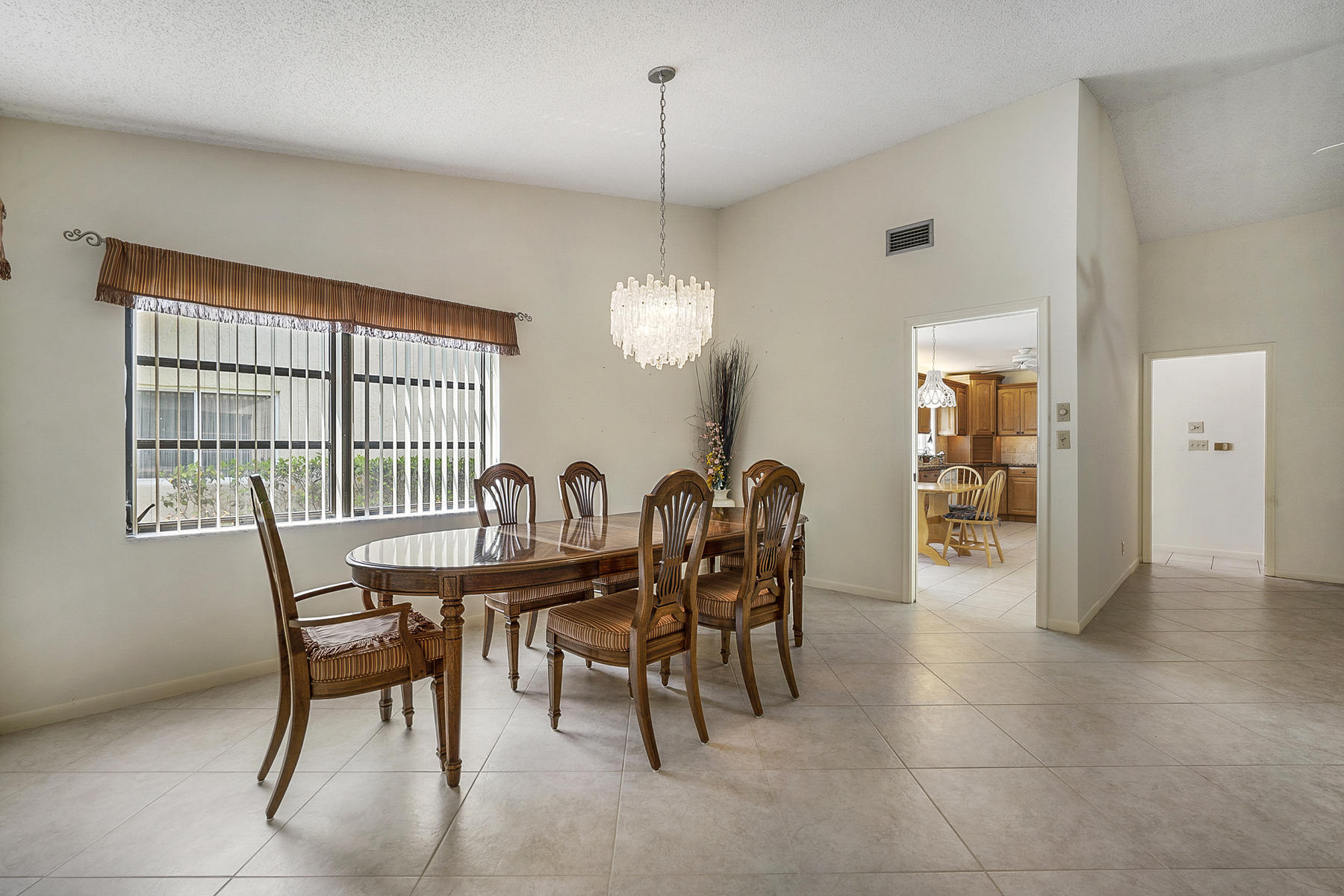 7818 Cloverfield Circle Boca Raton, FL 33433 - Photo 5 of 36 Dining Area