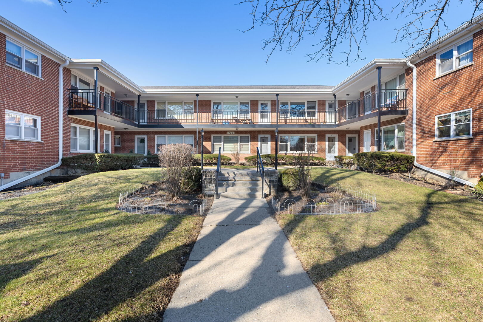 720 North Western Avenue, Unit 4 Park Ridge, IL 60068 - Photo 1 of 13 Gallery Image 1
