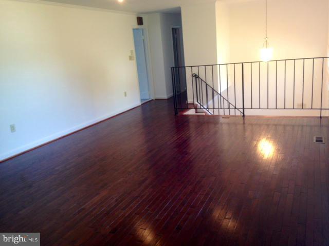 4214 Scotland Road Alexandria, VA 22309 - Photo 3 of 22 Living Room