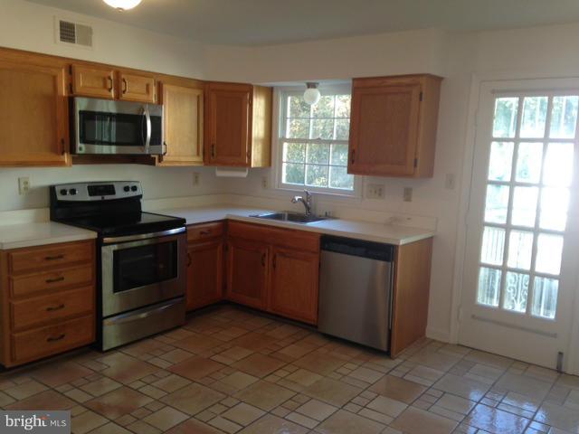 4214 Scotland Road Alexandria, VA 22309 - Photo 7 of 22 Kitchen