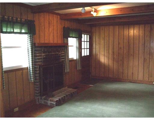 9500 Woodcrest Road Pittsburgh, PA 15237 - Photo 3 of 8 Living Room.