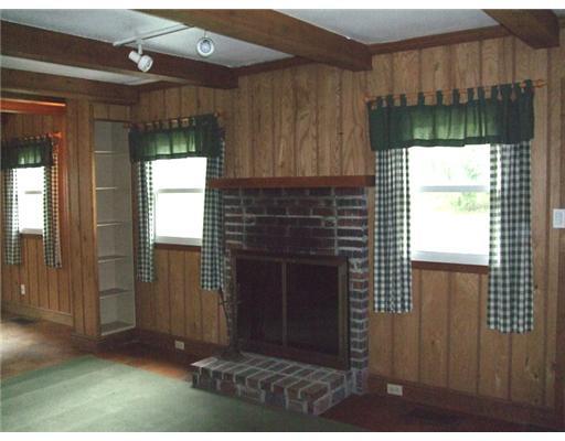 9500 Woodcrest Road Pittsburgh, PA 15237 - Photo 4 of 8 Living Room.