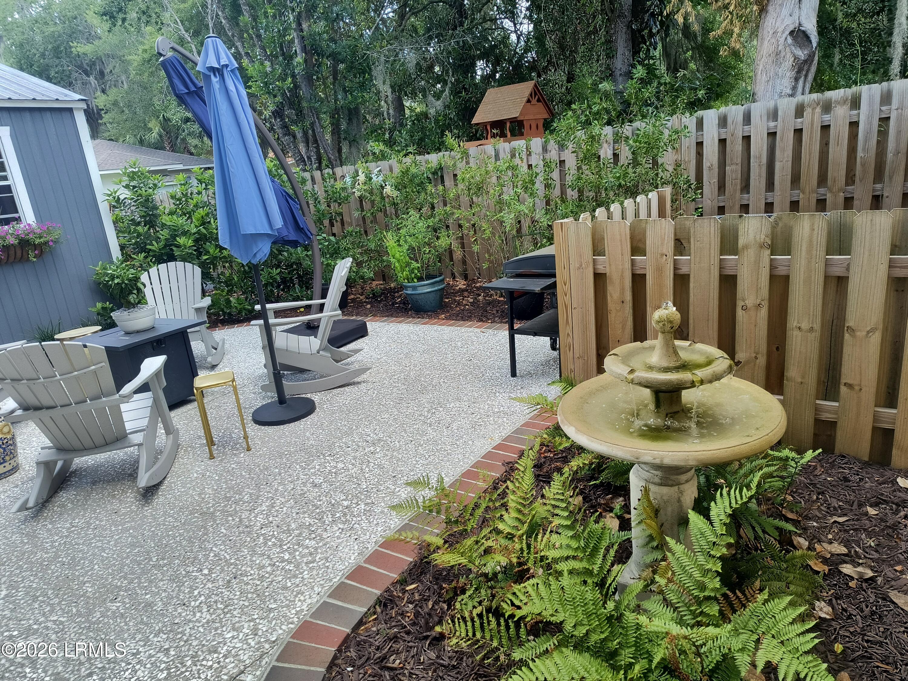 1111 Washington Street Beaufort, SC 29902 - Photo 21 of 31 Rear hardscape patio