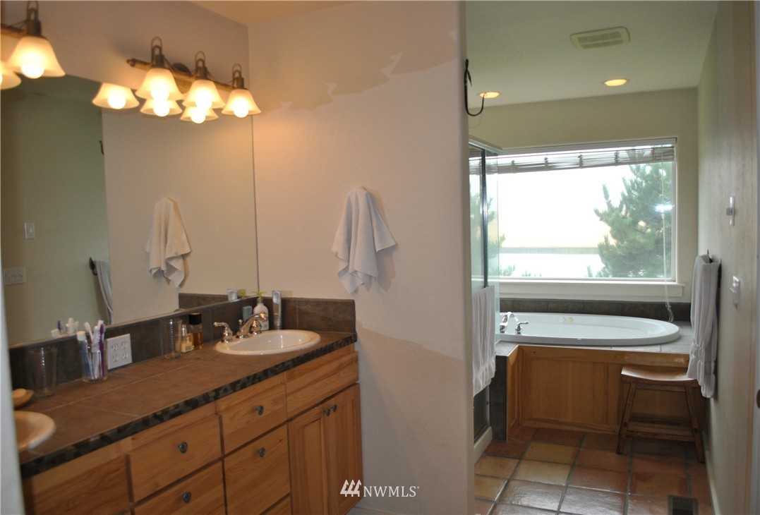 9214 Stonecrest Road Northeast Moses Lake, WA 98837 - Photo 11 of 25 Gallery Image 11