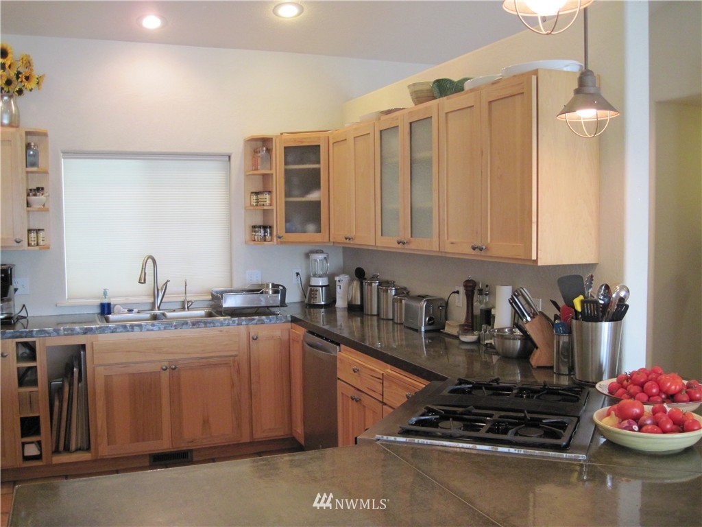 9214 Stonecrest Road Northeast Moses Lake, WA 98837 - Photo 9 of 25 Gallery Image 9