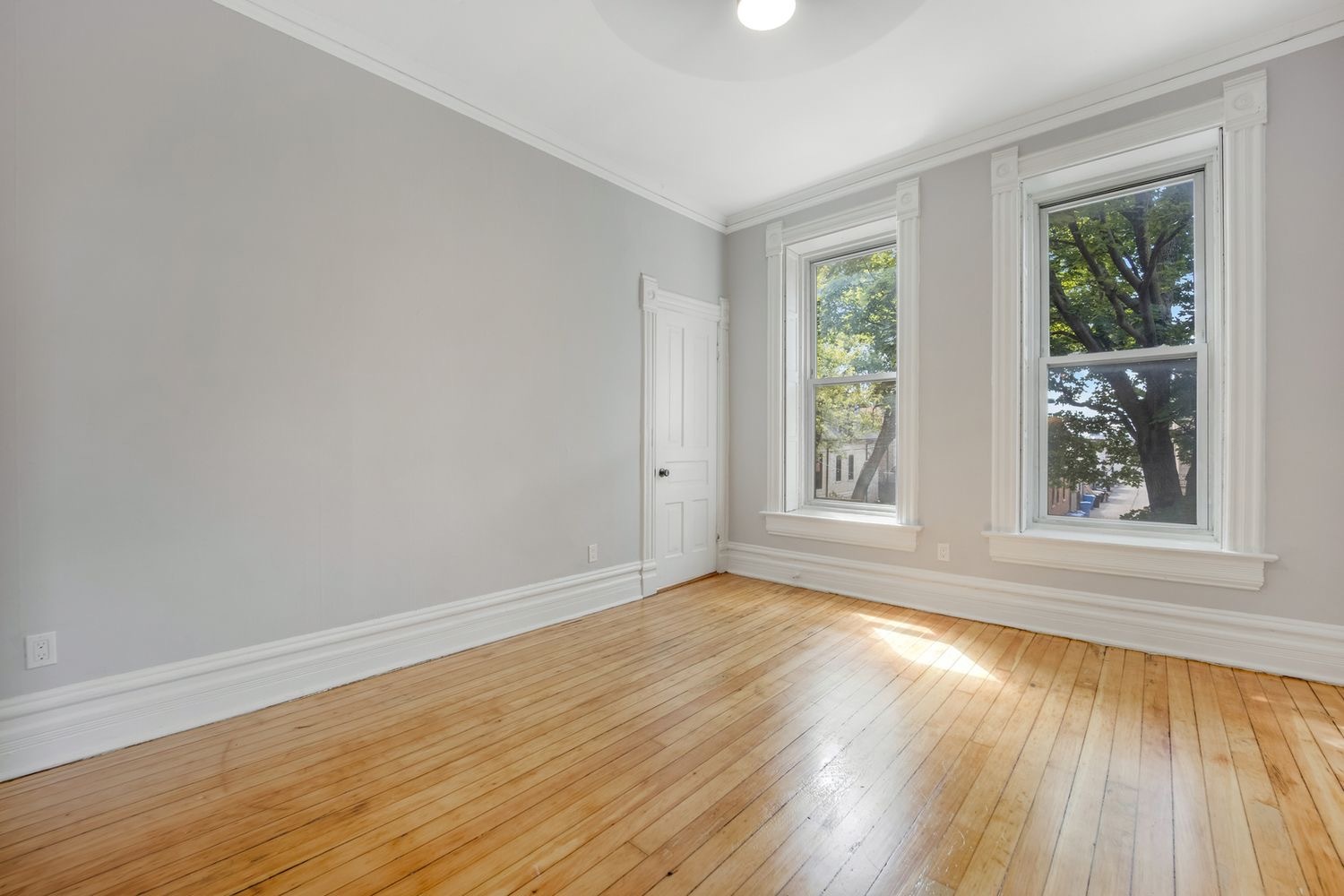 1346 West Webster Avenue, Unit 2F Chicago, IL 60614 - Photo 6 of 12 a view of an empty room with wooden floor and a window