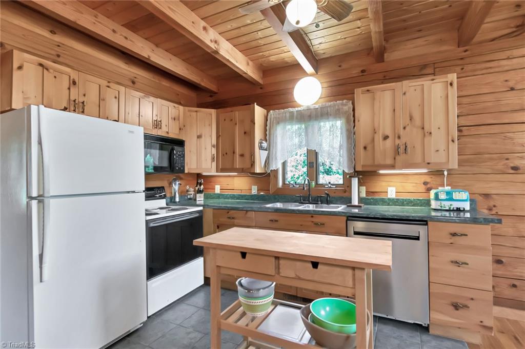 1536 Lucy Bell Road Crumpler, NC 28617 - Photo 13 of 50