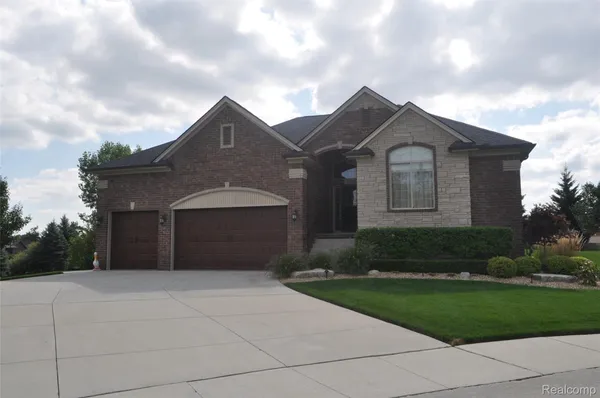 $799,900 | 62735 Franklin Park Drive, Washington, MI 48094