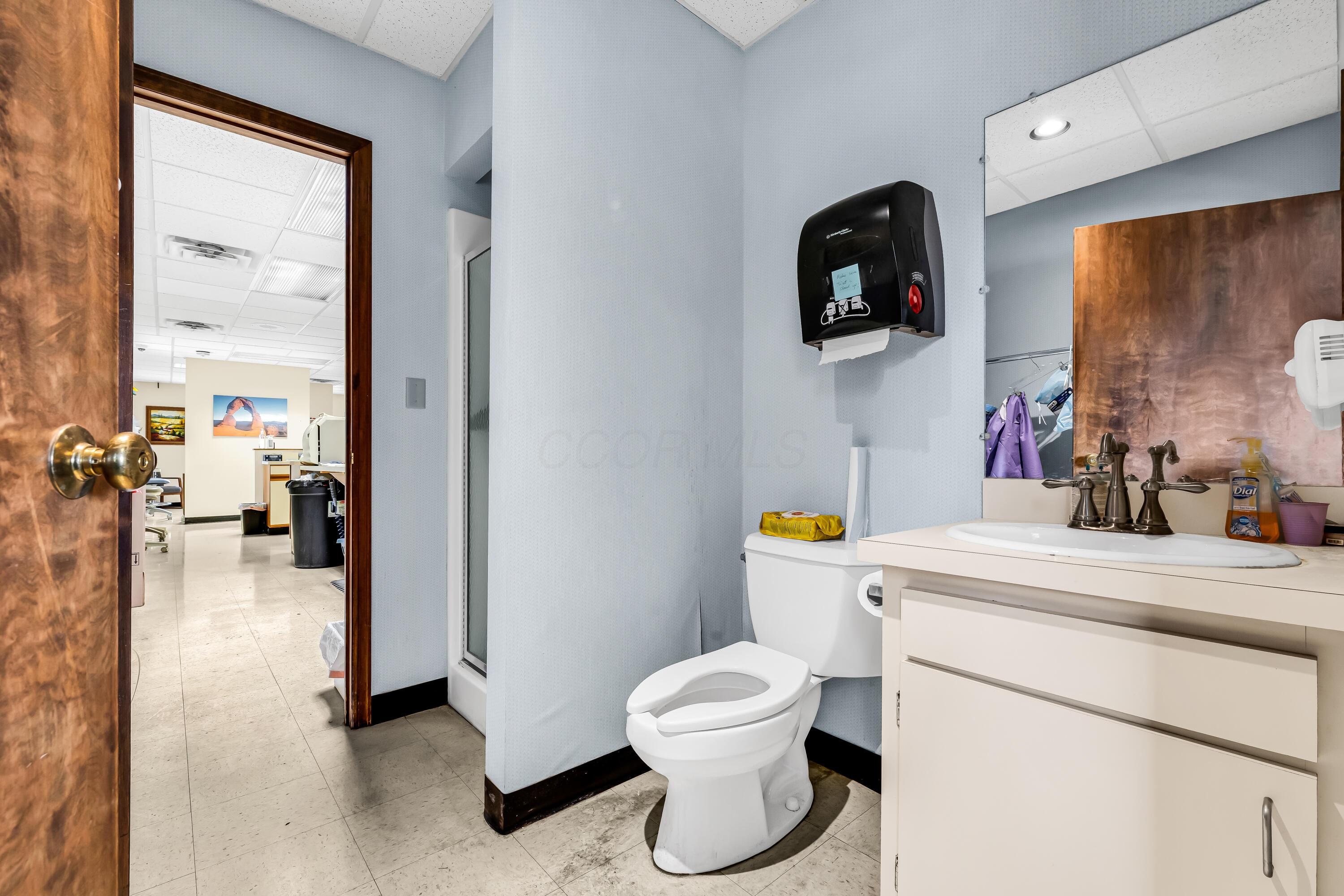 1240 Crescent Heights Road Marion, OH 43302 - Photo 23 of 60 • Neutral vinyl flooring • Papered walls • Acoustic ceiling tiles • Can lighting • Shower stall with glass doors