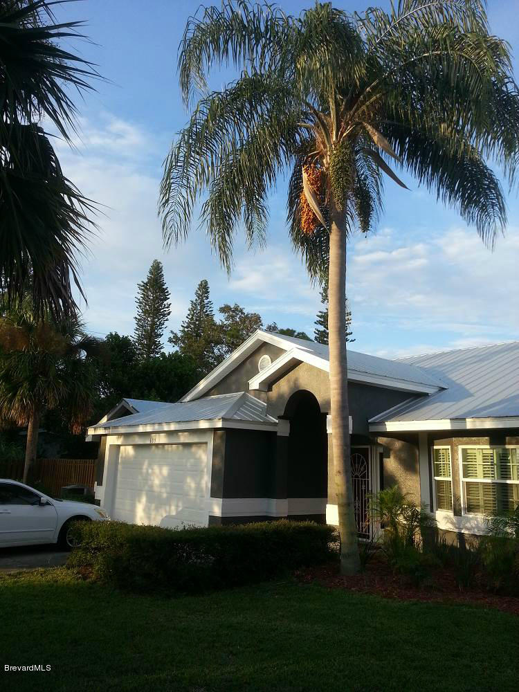 609 North Riverside Drive Indialantic, FL 32903 - Photo 2 of 12 13228919-2