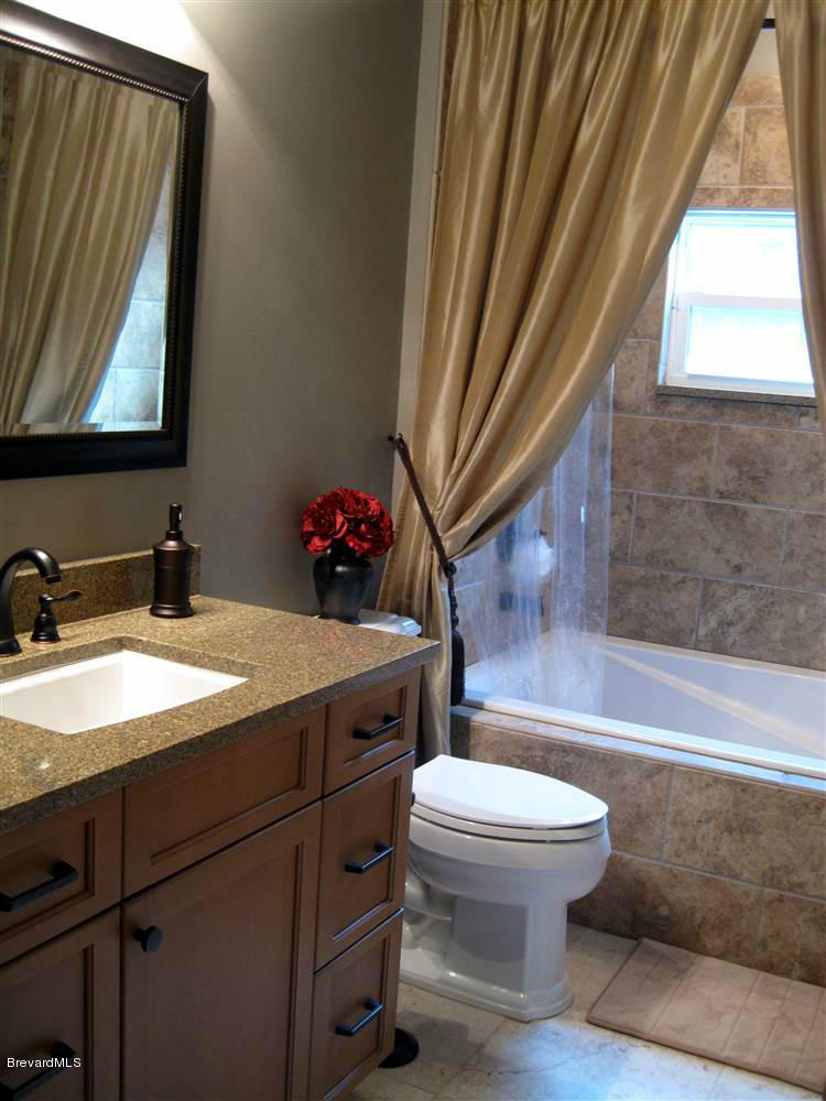 609 North Riverside Drive Indialantic, FL 32903 - Photo 11 of 12 13228919-11