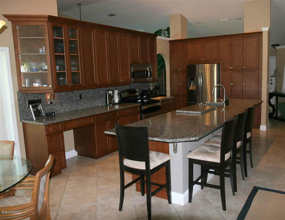 609 North Riverside Drive Indialantic, FL 32903 - Photo 4 of 12 13228919-4