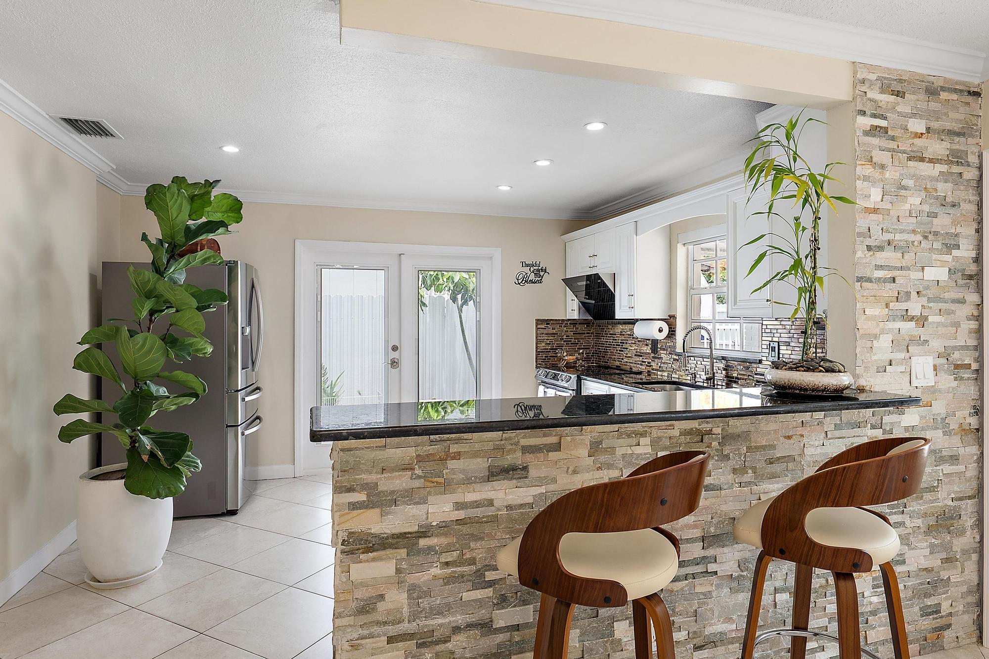 904 Ortega Road West Palm Beach, FL 33405 - Photo 7 of 20 904 Ortega Rd-Breakfast nook