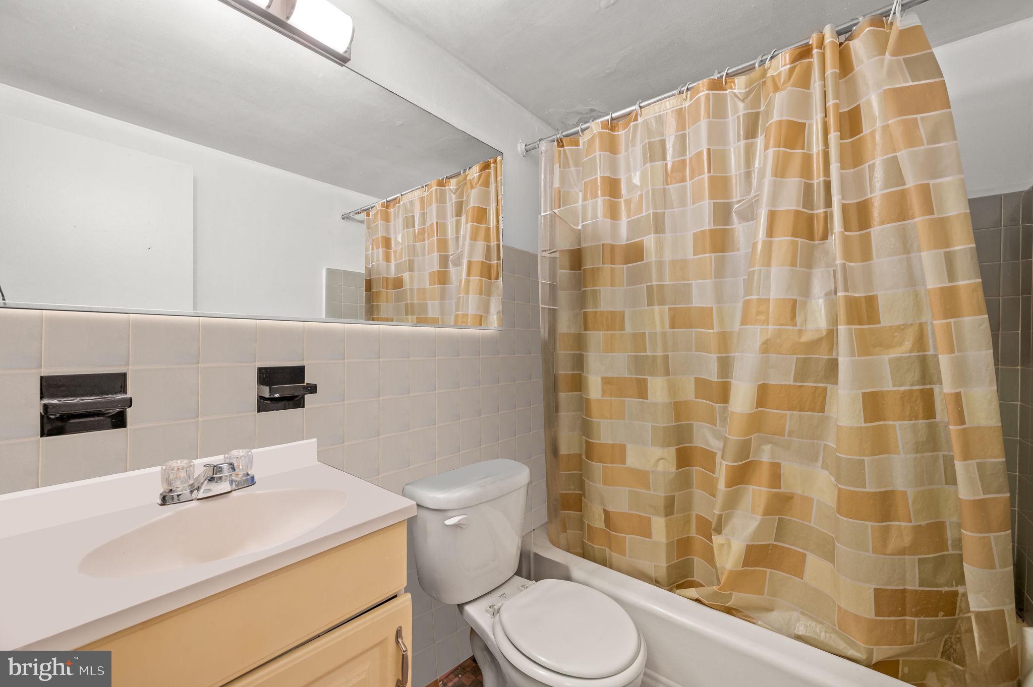 2101 Chestnut Street, Unit 1613 Philadelphia, PA 19103 - Photo 7 of 20 Bathroom