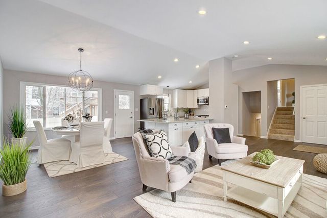 507 Sheffield Road Naperville, IL 60565 - Photo 3 of 17