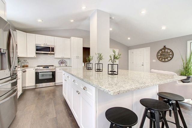 507 Sheffield Road Naperville, IL 60565 - Photo 6 of 17