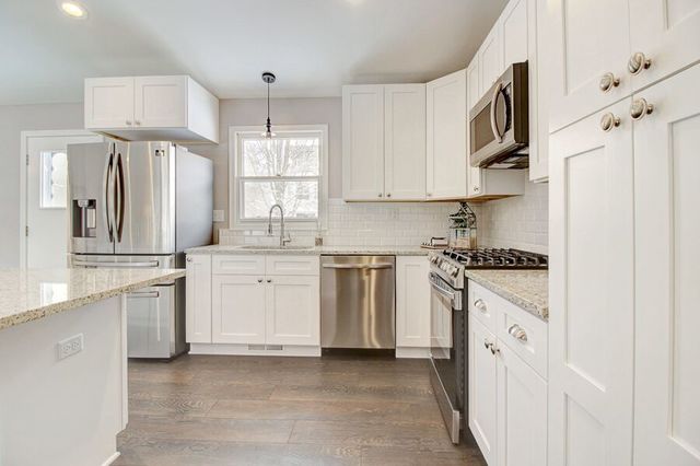 507 Sheffield Road Naperville, IL 60565 - Photo 7 of 17