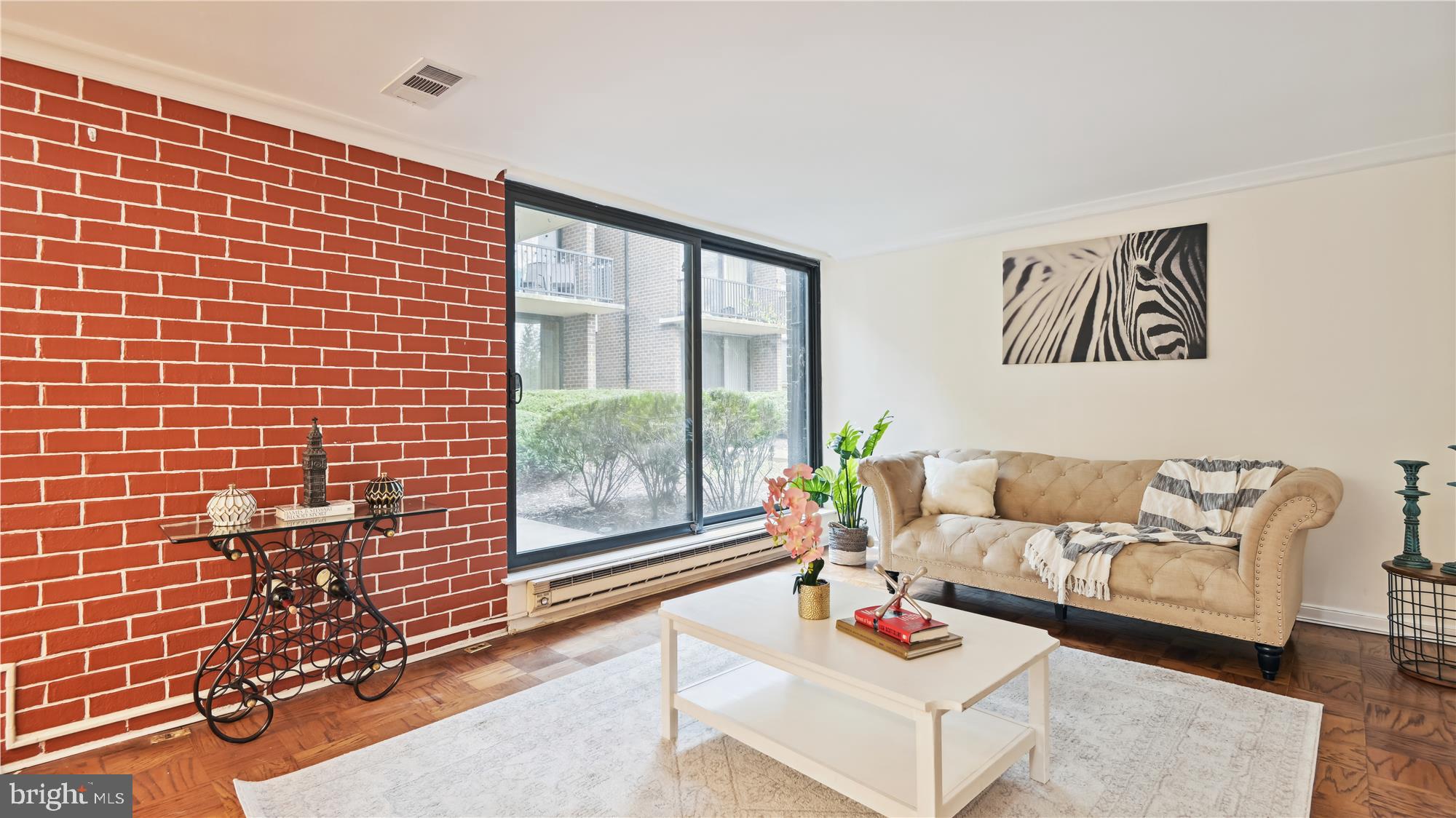 9802 Georgia Avenue, Unit 26102 Silver Spring, MD 20902 - Photo 30 of 89 Living Room
