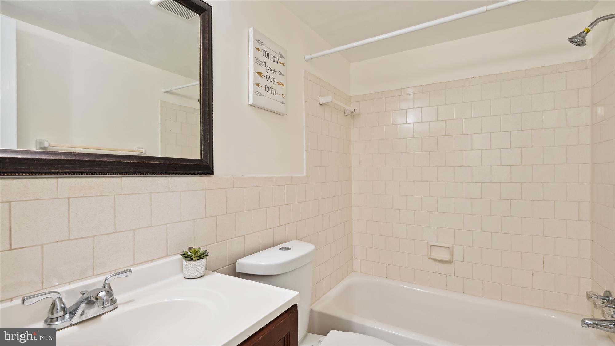 9802 Georgia Avenue, Unit 26102 Silver Spring, MD 20902 - Photo 34 of 89 Powder Room